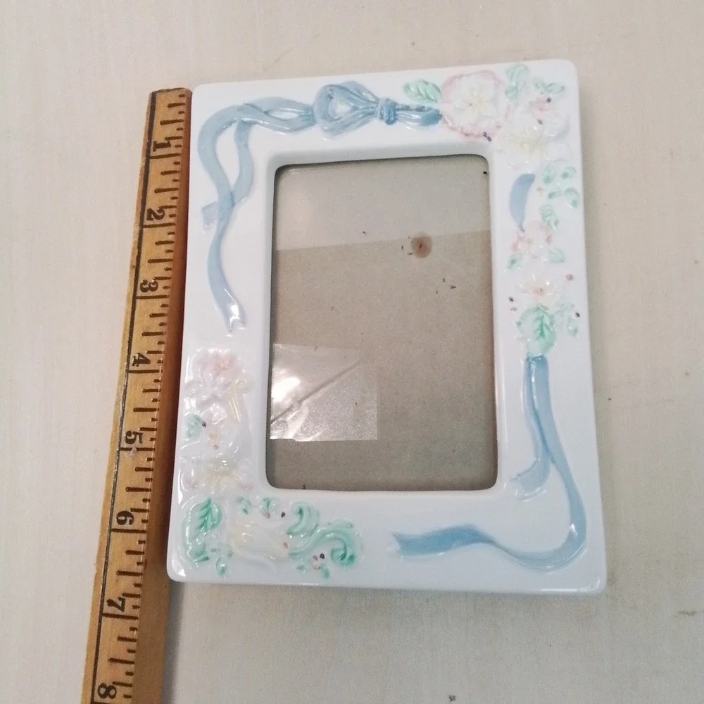 White Ceramic Photo Frame Floral Ribbon Bow Pastel Accent Desktop Tabletop‎